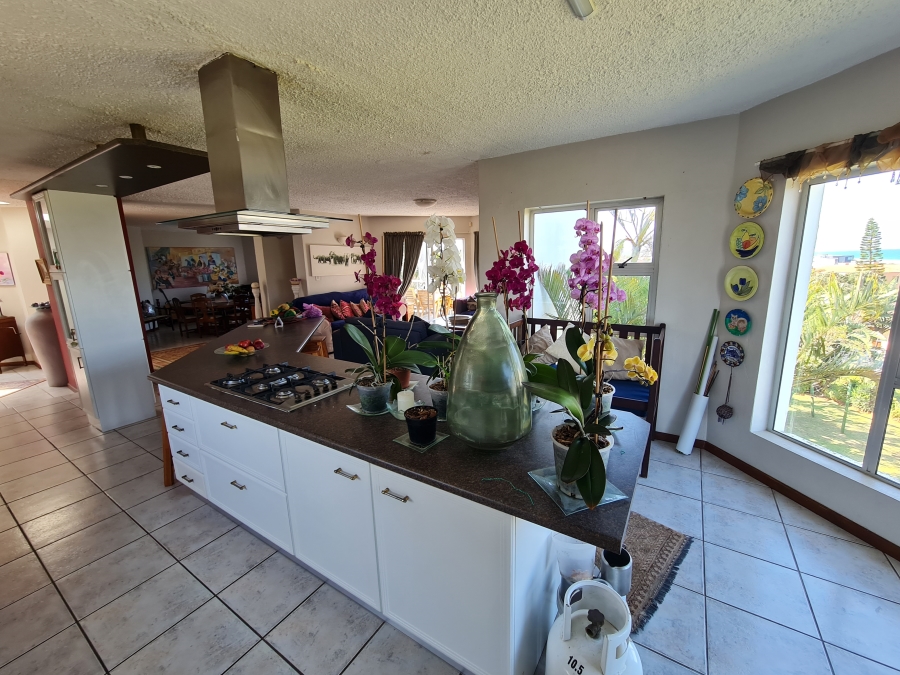 5 Bedroom Property for Sale in Wavecrest Eastern Cape